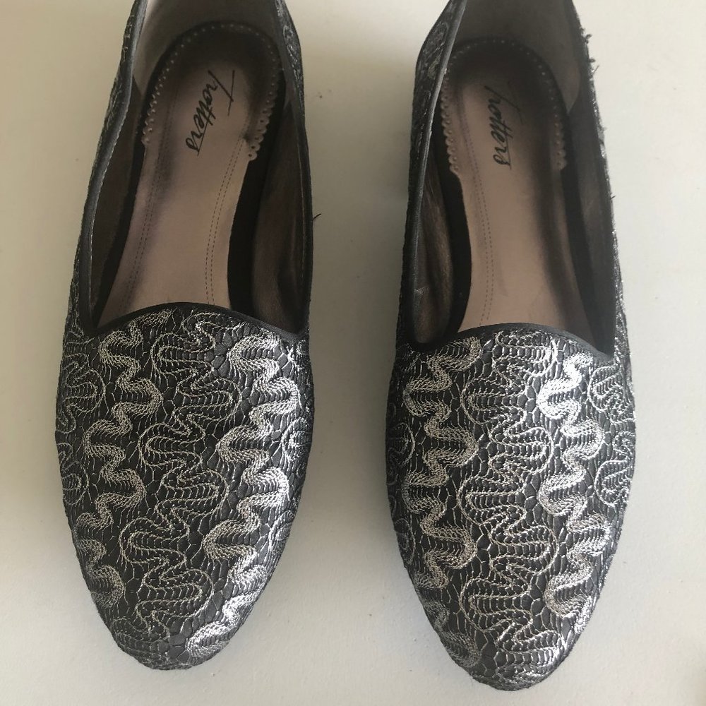 Trotters Black/Silver Loafers